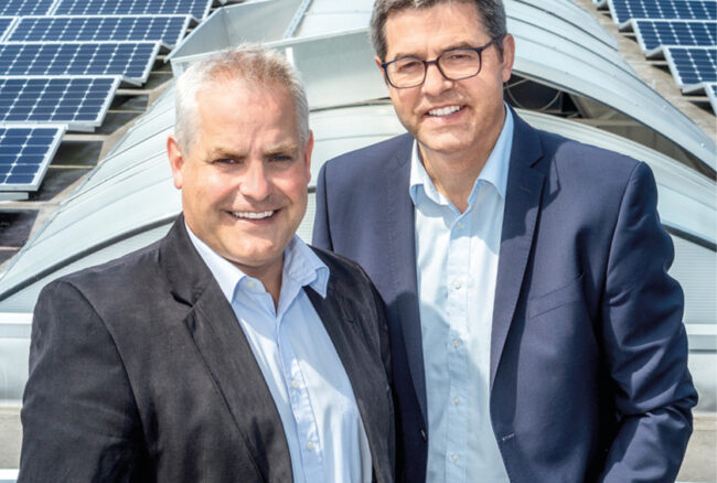 Die Brüder Thomas und Dieter Röttger (v.l.) führen die ENTEGRO Photovoltaik-Systeme GmbH gemeinsam